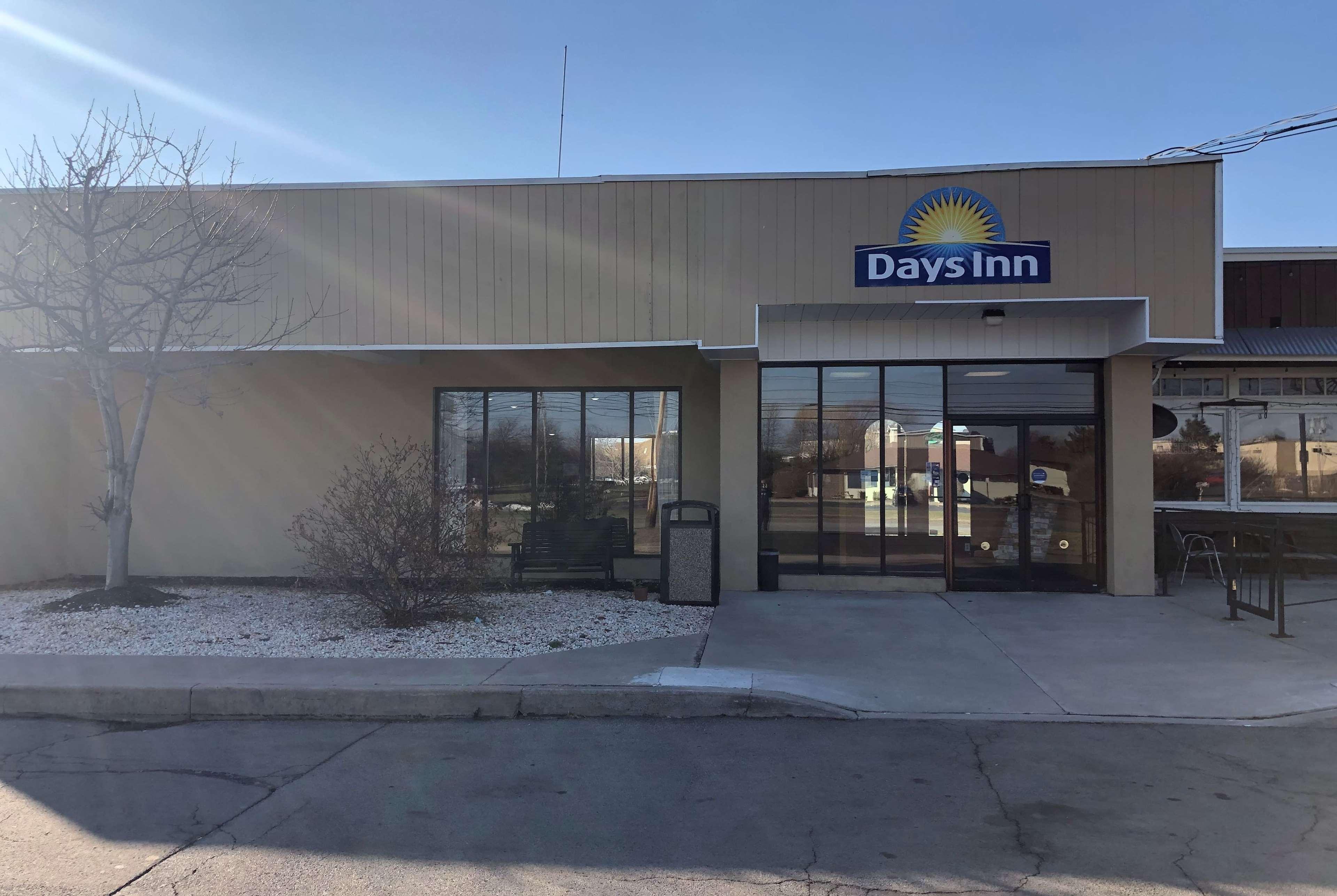Days Inn By Wyndham Henrietta/Rochester Area Exterior photo