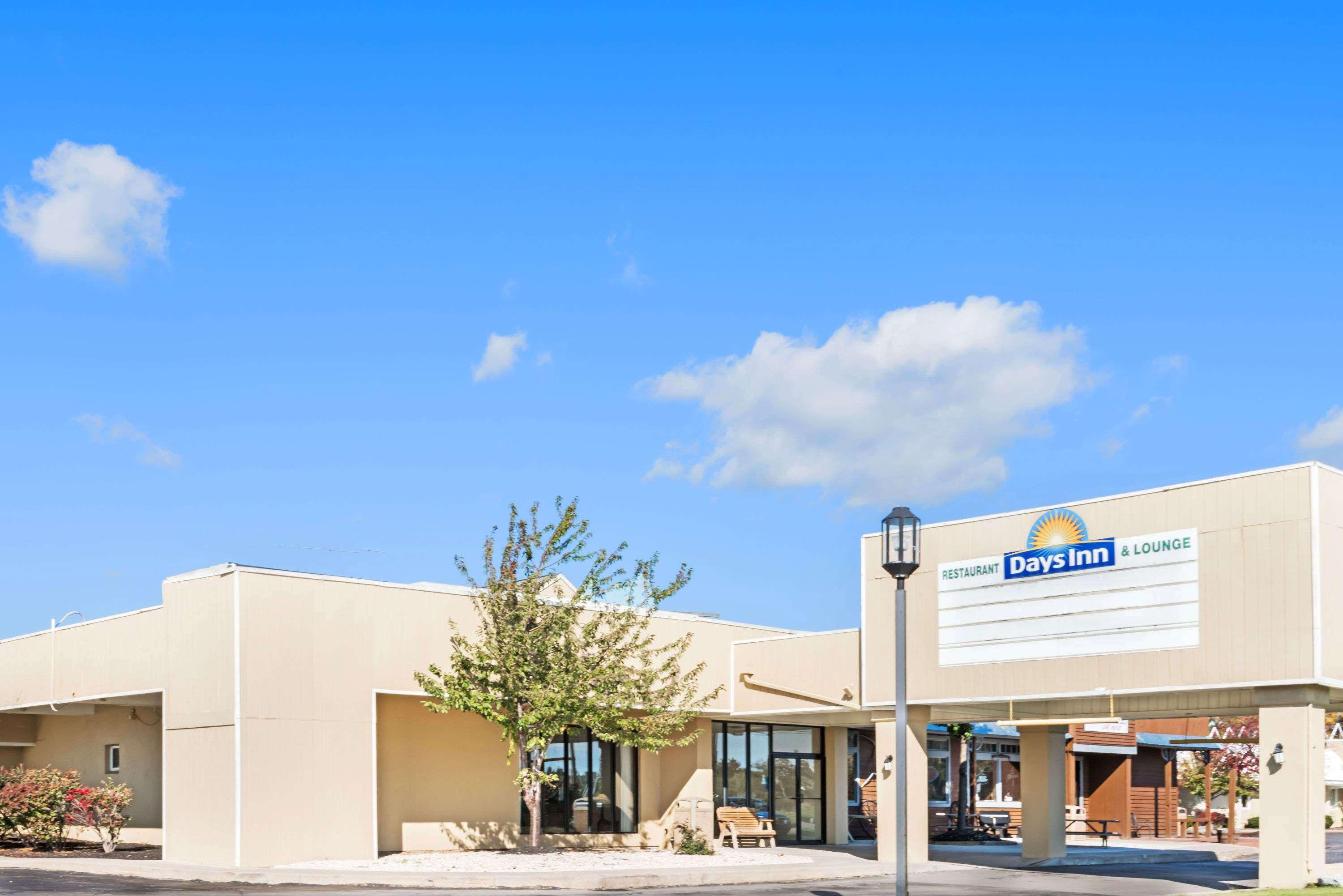 Days Inn By Wyndham Henrietta/Rochester Area Exterior photo